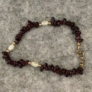 Beaded bracelet. E